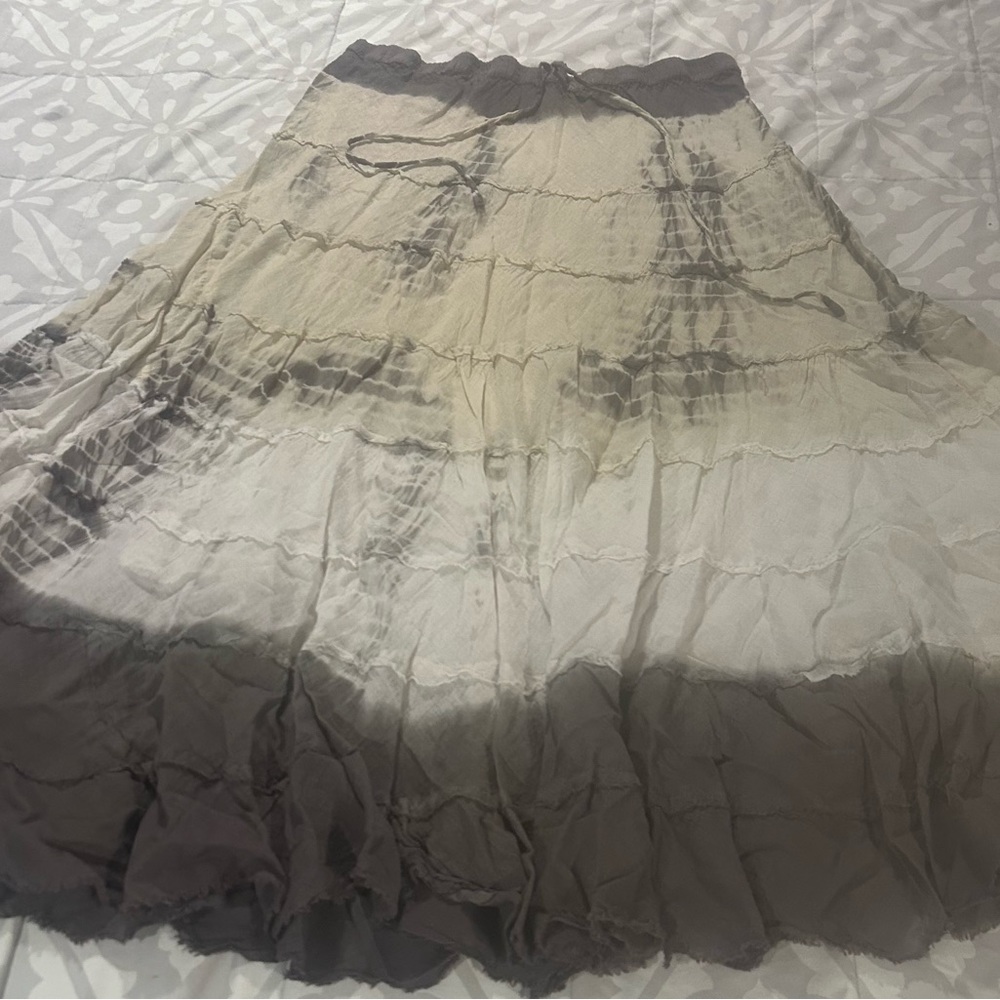 🚨🔥 Flawless, lightly worn mid length tie-dye printed elastic waist skirt 🚨🚨